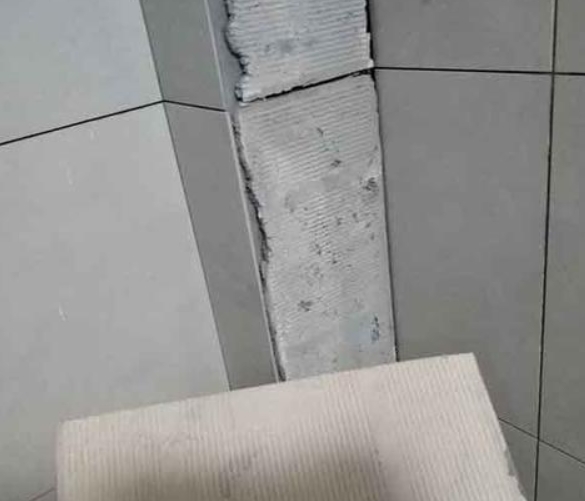 运城市瓷砖空鼓维修公司分享下厨房瓷砖脱落的补救措施。